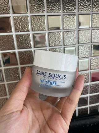 산수시 아쿠아 베네핏 24h 수부지 물광 속건조 수분크림 50ml — 5점을 준 리뷰어가 2021년 7월 올린 사용 사진