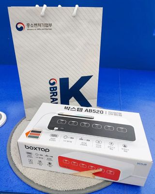 브랜드K 플래그십스토어 [브랜드K X 에이블루]박스탭 전선정리 인테리어 멀티탭 — 5점을 준 리뷰어가 2022년 1월 올린 사용 사진