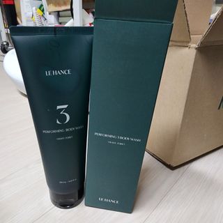 르핸스 퍼포밍 5 샴푸 비반트 포렛/베티버 포그 — 5점을 준 리뷰어가 2022년 12월 올린 사용 사진