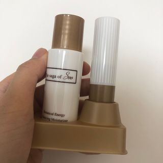 더사가오브수 [사가수] 효혜윤 보태니컬 에너지 에센스인로션 20ml /아이포올 스틱 3g — 3.5점을 준 리뷰어가 2023년 2월 올린 사용 사진