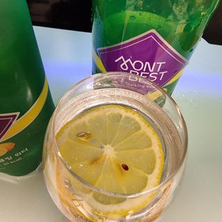 몽베스트 Montbest with Sparkling water Lemon OR Lime 20병(랜덤) — 5점을 준 리뷰어가 2021년 10월 올린 사용 사진