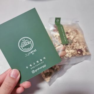 [그래한끼] 무설탕/저당 시리얼타입 수제그래놀라 (40gX10개) — 2점을 준 리뷰어가 2022년 7월 올린 사용 사진