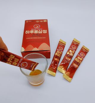 힘내라김홍삼 하루홍삼정스틱 10g x 10포 — 3점을 준 리뷰어가 2021년 3월 올린 사용 사진