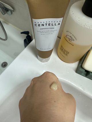스킨1004 [SKIN1004] 마다가스카르 센텔라 앰플 폼 125ml — 5점을 준 리뷰어가 2024년 8월 올린 사용 사진