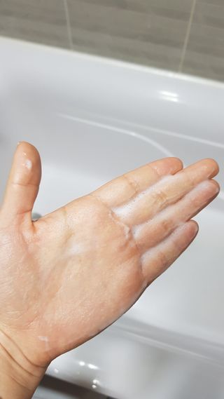 헤어플러스 콴디 아침세안제 폼클렌징 퓨어 어니스티 모닝클렌저 — 3.5점을 준 리뷰어가 2021년 3월 올린 사용 사진