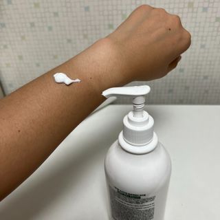 [닥터문] 프리미엄 알로에베라 선크림 500ml — 4.5점을 준 리뷰어가 2022년 7월 올린 사용 사진