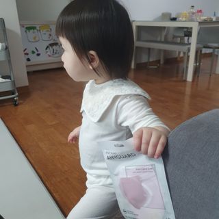 애니가드키즈 새부리형 KF94  5컬러 각 10매입 [화이트, 블랙, 크리미베이지, 코튼핑크, 그레이] 3-6세 — 4점을 준 리뷰어가 2022년 2월 올린 사용 사진