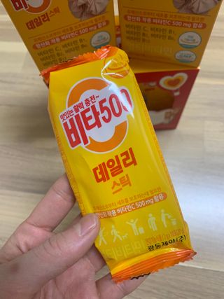 광동생활건강 [제니에디션] 비타500데일리스틱 gift set 60포+제니굿즈 3종+쇼핑백 — 5점을 준 리뷰어가 2021년 11월 올린 사용 사진