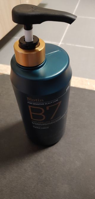 [포레스트스토리] 탈모증상완화 샴푸 1,000ml — 5점을 준 리뷰어가 2022년 6월 올린 사용 사진