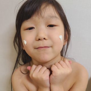 mom e 맘이 내추럴 베이비 케어 샴푸앤바스+로션 — 5점을 준 리뷰어가 2021년 1월 올린 사용 사진