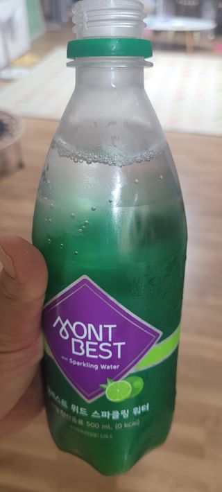 몽베스트 Montbest with Sparkling water Lime20병 — 4.5점을 준 리뷰어가 2022년 7월 올린 사용 사진