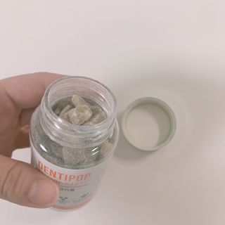 작심연구소 구취제거+충치예방+치아화이트닝 마법의 캔디 덴티팝3종(맛 랜덤 발송) — 4점을 준 리뷰어가 2022년 5월 올린 사용 사진