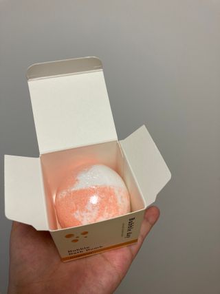 버블데이 아로마/과일 거품 입욕제 — 5점을 준 리뷰어가 2021년 7월 올린 사용 사진
