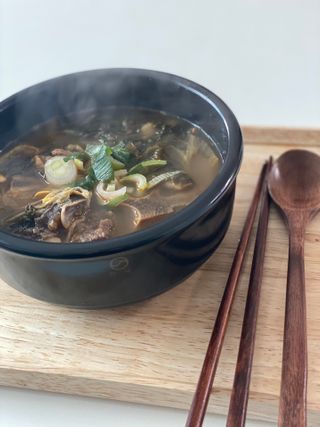 요리반상회 용문해장국 2팩 + 뚝배기 1개 — 5점을 준 리뷰어가 2021년 3월 올린 사용 사진
