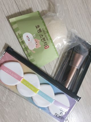 [툴앤썸] 메이크업 브러시로 바르고 호빵 스펀지로 클렌징하는 A-Z 뷰티툴 5종 — 5점을 준 리뷰어가 2021년 1월 올린 사용 사진