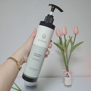 유메이 웰니스 샴푸 + 유메이 스칼프 브러쉬 — 5점을 준 리뷰어가 2022년 1월 올린 사용 사진