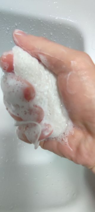 오투에니원 화이트 스완 퍼펙트 폼 클렌징 150g 퍼프증정 — 5점을 준 리뷰어가 2022년 12월 올린 사용 사진