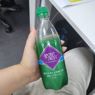 몽베스트 Montbest with Sparkling water Plain 20병 — 5점을 준 리뷰어가 2022년 7월 올린 사용 사진