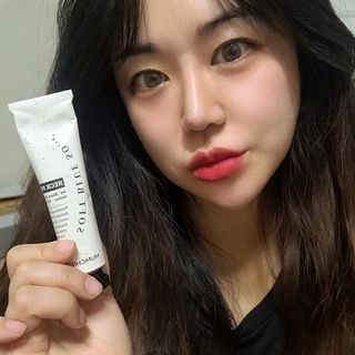 멈칫(MUMCHIT) 넥퍼퓸 NECKPERFUME 2가지 향 — 5점을 준 리뷰어가 2021년 11월 올린 사용 사진