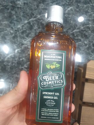 체코 비건화장품 마뉴팍투라 향좋은 맥주 샤워젤 (300ml) — 5점을 준 리뷰어가 2022년 6월 올린 사용 사진
