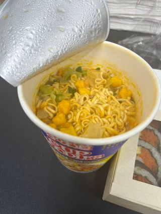 NISSIN 닛신 컵누들  4종 - 씨푸드오리지날, 씨푸드 스파이시, 씨푸드 커리, 씨푸드 XO소스 — 5점을 준 리뷰어가 2023년 1월 올린 사용 사진