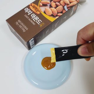 짜먹는 이지견과 짜먹는 이지아몬드, 짜먹는 이지허니피넛, 짜먹는 이지캐슈넛 각 10g X  10포 — 5점을 준 리뷰어가 2021년 2월 올린 사용 사진