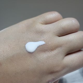 아이레시피 마일드 히알루로닉 모이스트 업 선스크린 SPF50+ PA++++ — 5점을 준 리뷰어가 2023년 6월 올린 사용 사진