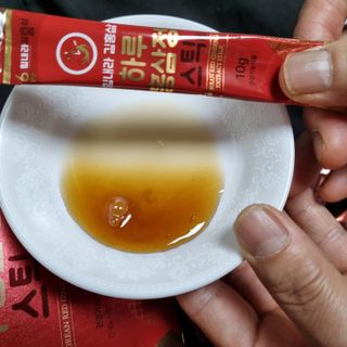 힘내라김홍삼 하루홍삼정스틱 10g x 10포 — 5점을 준 리뷰어가 2021년 5월 올린 사용 사진