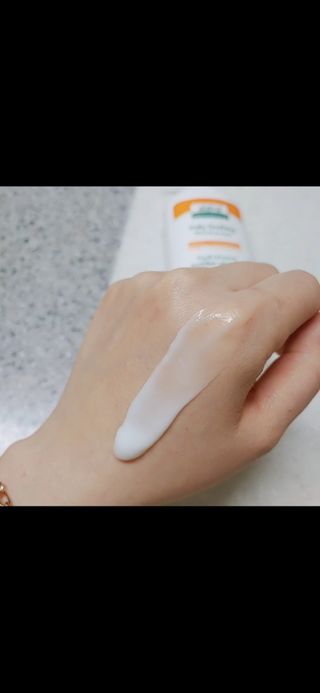 알레바 내츄럴 데일리 수딩 모이스처라이저럴 아기 로션 — 5점을 준 리뷰어가 2021년 2월 올린 사용 사진