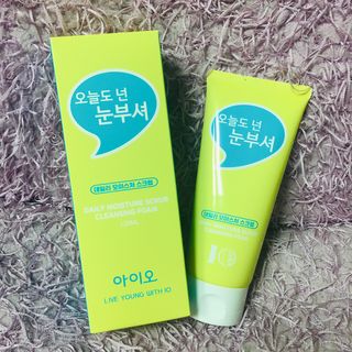 IO 아이오 오늘도 넌 눈부셔 - 데일리 스크럽 클렌징폼 — 5점을 준 리뷰어가 2021년 2월 올린 사용 사진