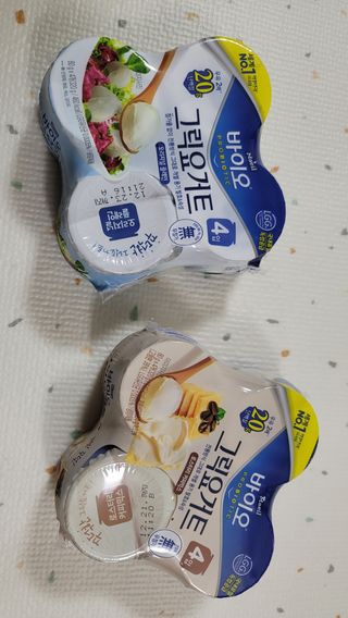 매일바이오 그릭요거트 오리지널 플레인 4개, 로스터리 커피믹스 4개 — 4.5점을 준 리뷰어가 2021년 12월 올린 사용 사진