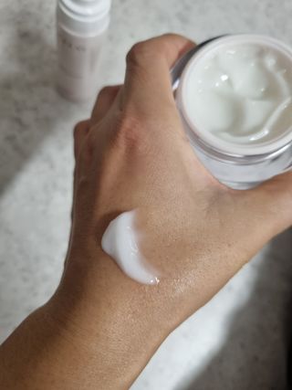 프리마인 바르기만 하면 철벽 스킨케어+24시간 마스크팩 효과. 셀라브 리제너레이팅 시스템 부스터+크림 세트 — 4.5점을 준 리뷰어가 2023년 4월 올린 사용 사진