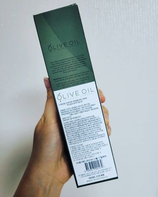 올리브 오일 스킨케어 컴퍼니 [OOSC] 보송보송한 내추럴리 너리시드 핸드크림 125ml — 3점을 준 리뷰어가 2021년 5월 올린 사용 사진
