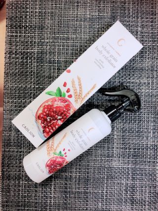 카오리온코스메틱스 곡물 바디 필링 스프레이 — 5점을 준 리뷰어가 2021년 7월 올린 사용 사진