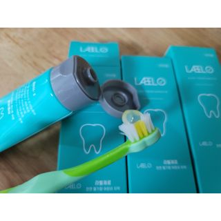 치과에서 쓰는 치약 _ 라벨제로 저불소 꼬마, 키즈, 유아, 베이비, 주니어 안전한 어린이치약 — 5점을 준 리뷰어가 2022년 10월 올린 사용 사진