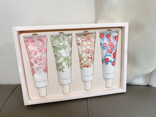 더사가오브수 [사가수] 사계절 원료를 담아내어 진한 보습을 선사하는, 효혜윤 보태니컬 에너지 핸드크림 세트 — 5점을 준 리뷰어가 2023년 3월 올린 사용 사진