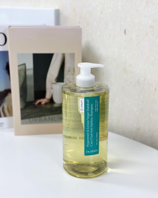 닥터시드 페퍼민트 앤 레몬 비건 비듬케어 쿨 탈모 샴푸 (1000ml) — 5점을 준 리뷰어가 2024년 2월 올린 사용 사진