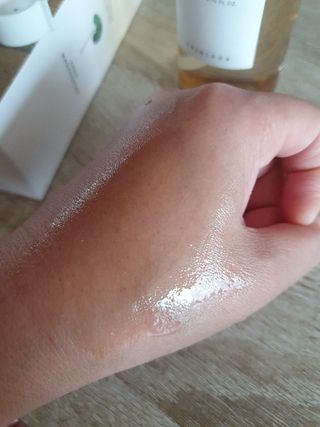 스킨1004 [SKIN1004] 마다가스카르 센텔라 라이트 클렌징 오일 200ml — 5점을 준 리뷰어가 2024년 8월 올린 사용 사진