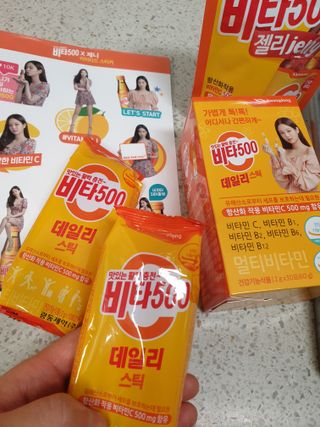 [광동제약] 비타500데일리스틱 50포 & 비타500구미 1개 — 5점을 준 리뷰어가 2021년 11월 올린 사용 사진