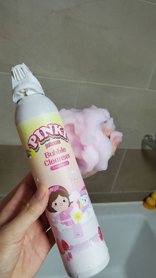 주식회사 권브라더스 [권브라더스] 목욕놀이 필수템, 핑키공주 유아버블클렌저 300ml 대용량 몽글몽글 구름 속 딸기향 — 5점을 준 리뷰어가 2022년 1월 올린 사용 사진