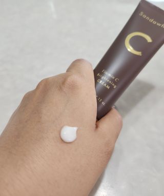 산다화 비타민C 화이트닝 크림 — 5점을 준 리뷰어가 2023년 5월 올린 사용 사진