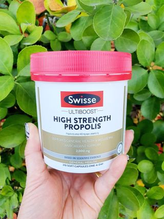 Swisse 스위스 고함량 프로폴리스 2,000mg 210정 — 5점을 준 리뷰어가 2021년 11월 올린 사용 사진