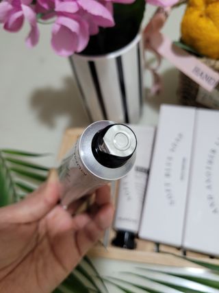 멈칫(MUMCHIT) 넥퍼퓸 NECKPERFUME 2가지 향 — 5점을 준 리뷰어가 2021년 11월 올린 사용 사진