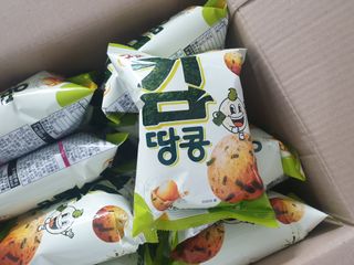 오리온 오징어땅콩의 짭짤고소 신제품, 구운김땅콩 — 5점을 준 리뷰어가 2022년 5월 올린 사용 사진