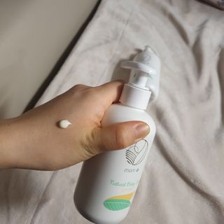 mom e 맘이 내추럴 베이비 케어 샴푸앤바스+로션 — 5점을 준 리뷰어가 2021년 1월 올린 사용 사진