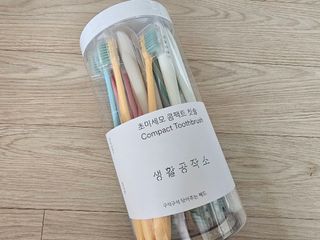 생활공작소 [네이버구매평] 미세모 콤팩트 칫솔 부드러운칫솔 치과칫솔 교정용 24개 — 5점을 준 리뷰어가 2025년 5월 올린 사용 사진