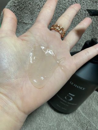 르핸스 퍼포밍 5 샴푸 비반트 포렛/베티버 포그 — 5점을 준 리뷰어가 2023년 2월 올린 사용 사진