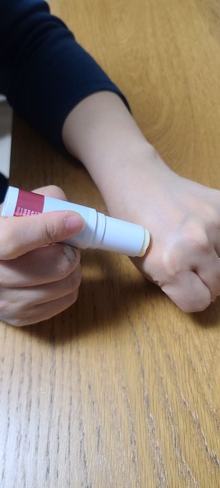 리더스코스메틱 리더스 퍼스트 샷 에센스 스틱 2종 — 4점을 준 리뷰어가 2022년 4월 올린 사용 사진
