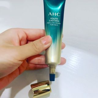 [NEW 탄력유턴 아이크림] AHC 유스 래스팅 리얼 아이크림 포 페이스 — 5점을 준 리뷰어가 2021년 4월 올린 사용 사진