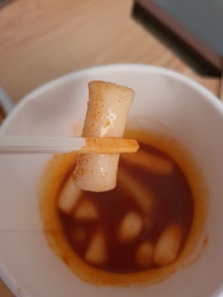 유비쿡 컵떡볶이 매운컵떡볶이2개/ 짜장컵떡볶이 2개  총 4개세트 — 5점을 준 리뷰어가 2021년 6월 올린 사용 사진